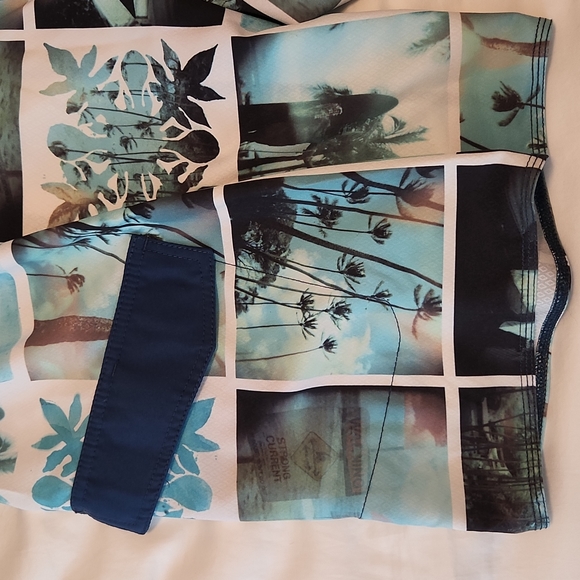 NWT Quiksilver Men's Board shorts - Picture 3 of 5